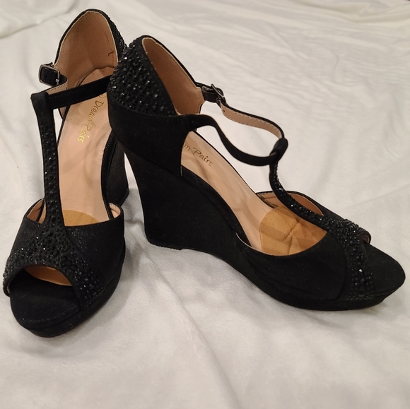 **SOLD**Black open toe platform sandals - Picture 8 of 8
